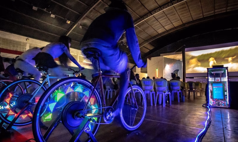 Caraguatatuba se prepara para uma experiência inédita de cinema e sustentabilidade. No próximo sábado, dia 15 de novembro, a cidade recebe o BikeCine, um projeto inovador que une cultura,