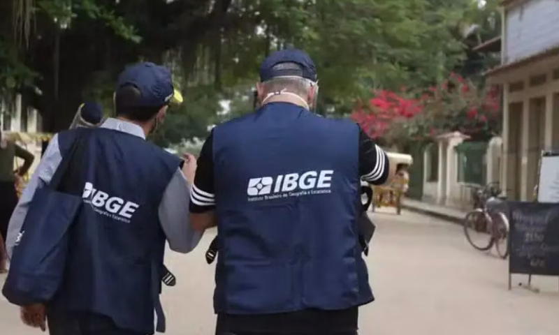 O Instituto Brasileiro de Geografia e Estatística (IBGE) divulgou nesta quarta-feira (19) o edital do novo processo seletivo simplificado para a contratação de 9.590 profissionais temporários