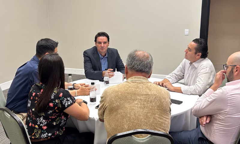 O Destination São José dos Campos começou, nesta véspera de feriado, a distribuição de 7 mil testes para detecção de metanol em bebidas alcoólicas para bares e restaurantes associados.