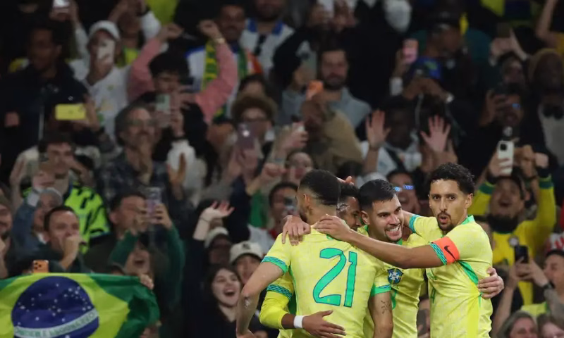 A seleção brasileira voltou a apresentar sinais consistentes de evolução em sua preparação para a Copa do Mundo de 2026. Na tarde deste sábado (15), no Emirates Stadium, em Londres, o time comandado pelo técnico Carlo Ancelotti