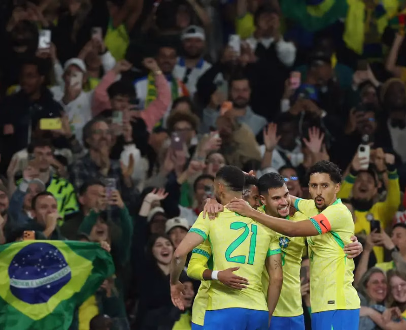 A seleção brasileira voltou a apresentar sinais consistentes de evolução em sua preparação para a Copa do Mundo de 2026. Na tarde deste sábado (15), no Emirates Stadium, em Londres, o time comandado pelo técnico Carlo Ancelotti
