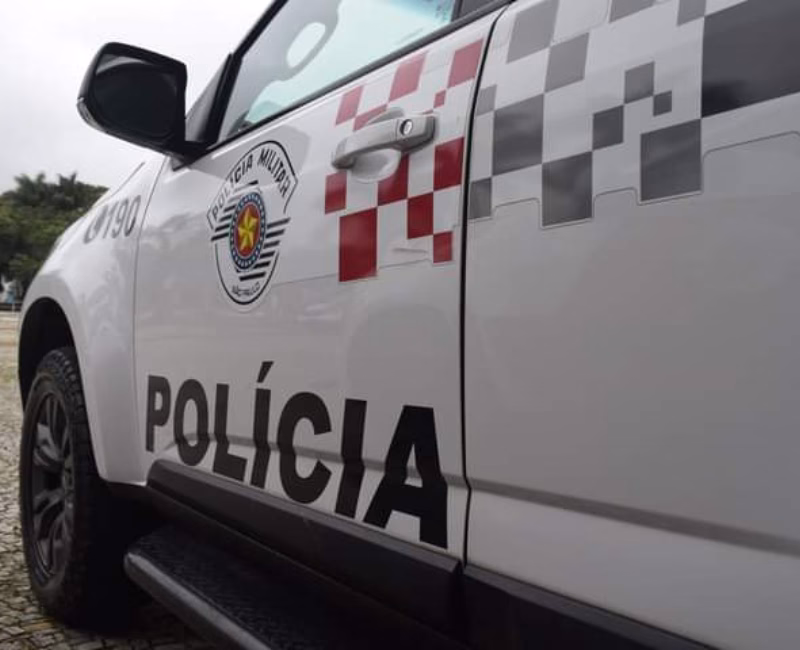 Homem é preso após agredir policial e danificar viatura em Jacareí