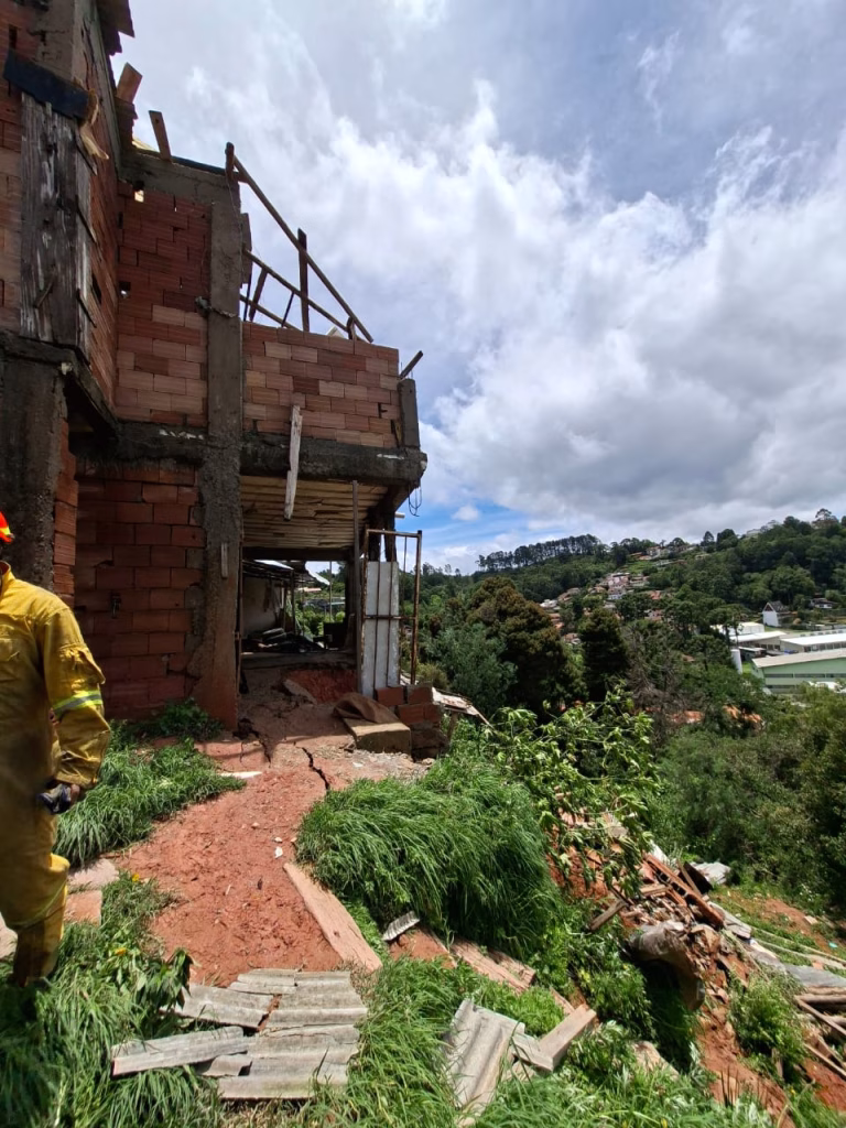 Corpo de morador desaparecido após deslizamento é encontrado em Campos do Jordão