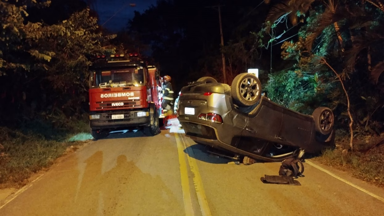 Homem morre após capotamento no Morro das Baleias, no Litoral Norte