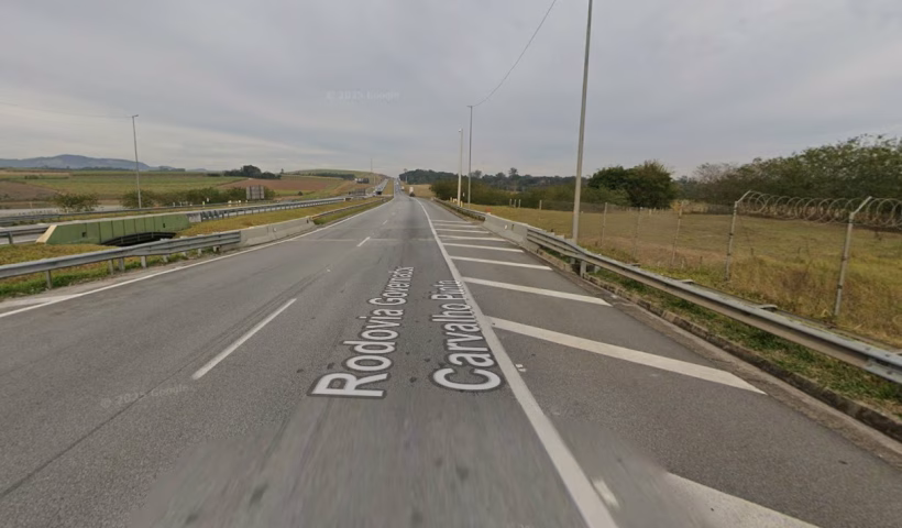 Capotamento mata jovem na Carvalho Pinto em Caçapava; dois ficam feridos