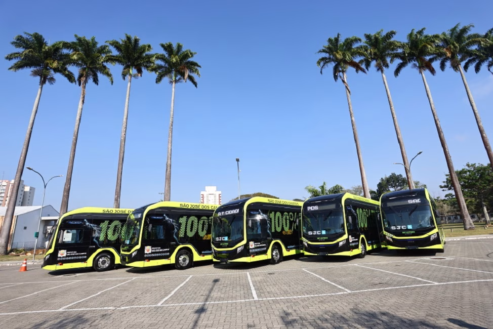 Prefeitura apresenta os primeiros ônibus da nova frota elétrica