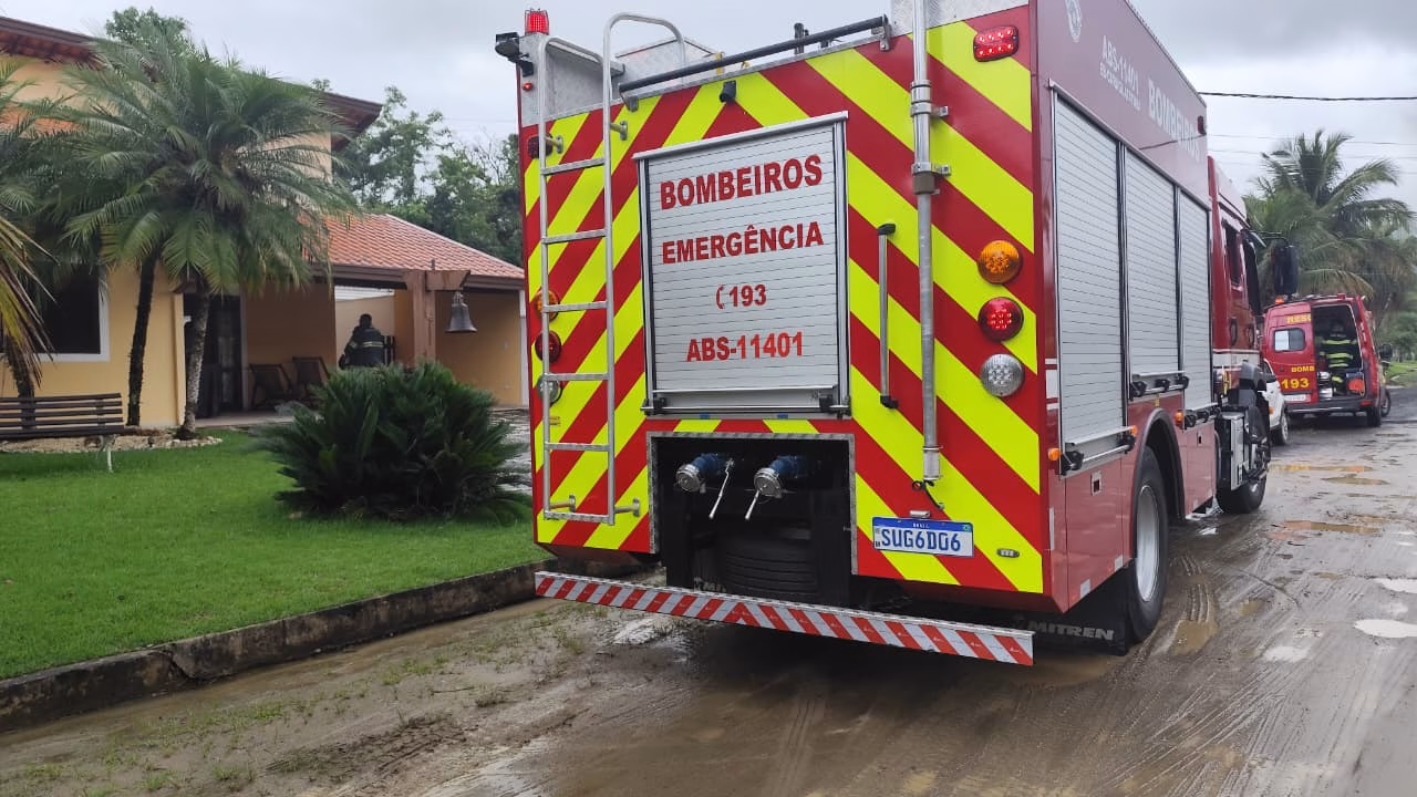 Fogo em residencia no Condomínio Mar Verde em Caraguatatuba