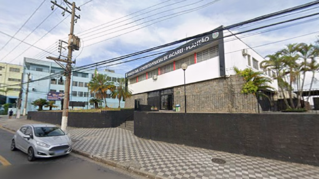 delegacia de jacareí onde o roubo da quadrilha sobre a moto de luxo foi registrado