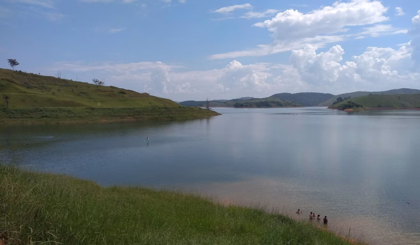 Buscas por jovem desaparecido na represa do Jaguari continuam