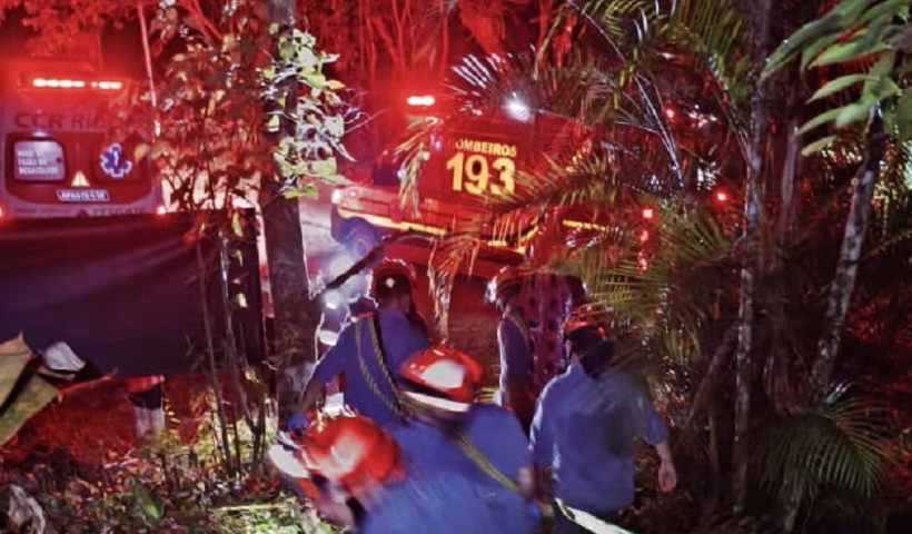 Turista estrangeiro é resgatado após queda em cachoeira no Litoral Norte de SP