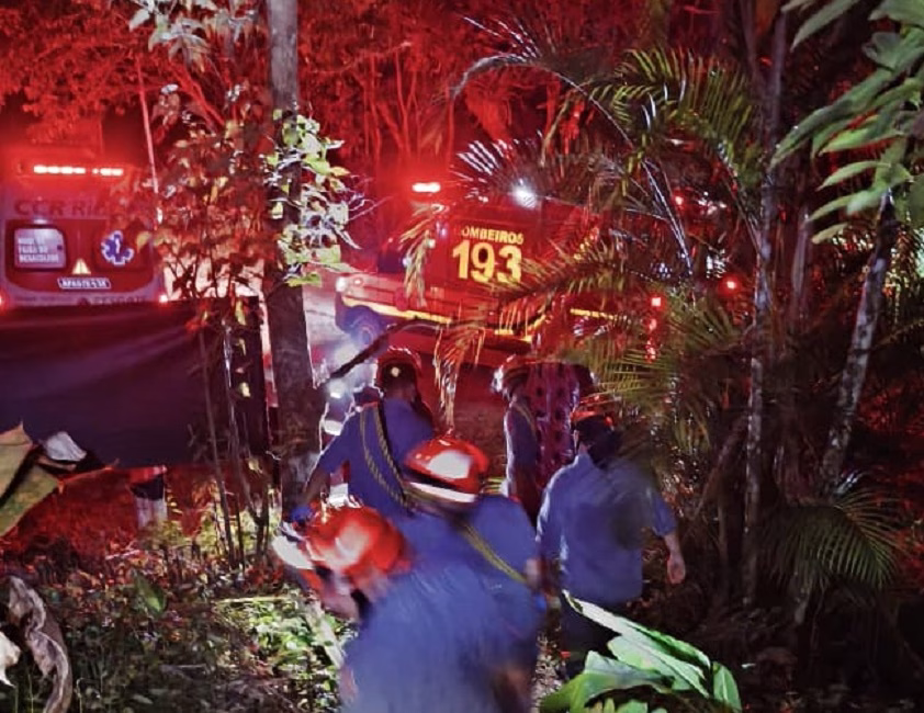 Turista estrangeiro é resgatado após queda em cachoeira no Litoral Norte de SP