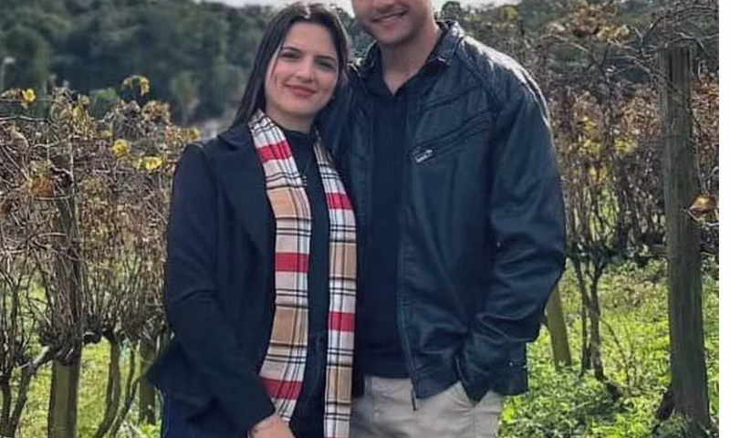 O casal que morreu em um grave acidente envolvendo dois carros e um caminhão, na manhã deste domingo (14), na Rodovia Carvalho Pinto,