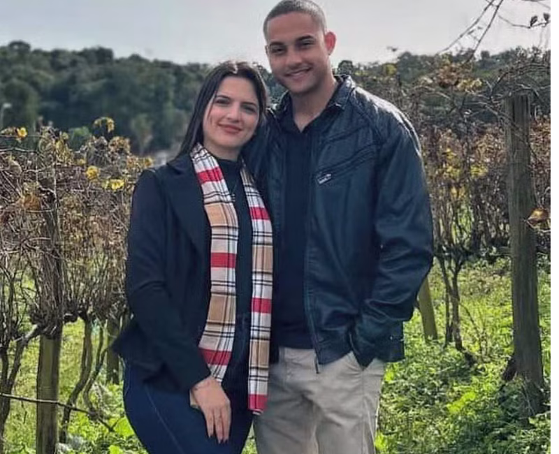 O casal que morreu em um grave acidente envolvendo dois carros e um caminhão, na manhã deste domingo (14), na Rodovia Carvalho Pinto,