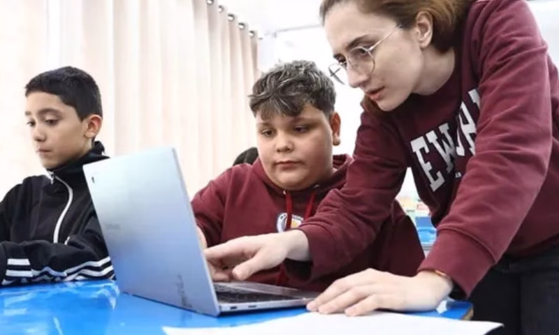 A Prefeitura de São José dos Campos publicou um edital de concurso público para a área da Educação, oferecendo um total de 18 vagas para professores