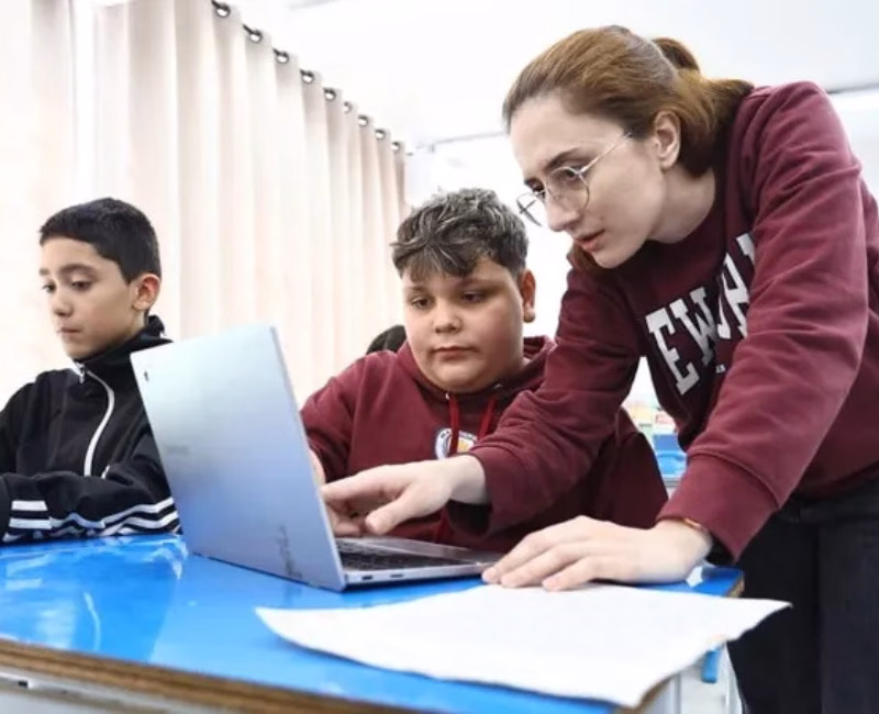 A Prefeitura de São José dos Campos publicou um edital de concurso público para a área da Educação, oferecendo um total de 18 vagas para professores