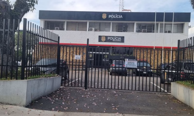 Na tarde deste sábado (13), um homem de 61 anos foi preso em flagrante em São José dos Campos (SP), acusado de praticar importunação sexual contra uma jovem de 26 anos