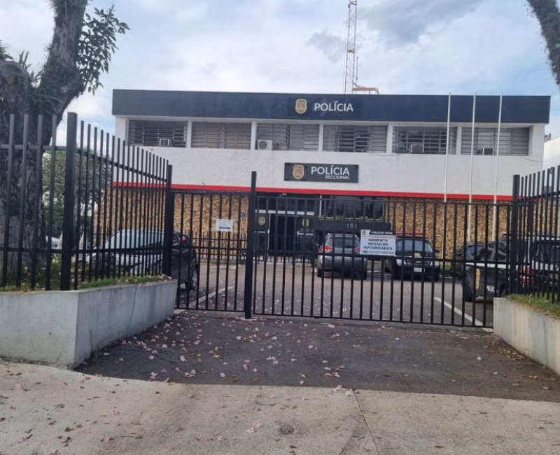 Na tarde deste sábado (13), um homem de 61 anos foi preso em flagrante em São José dos Campos (SP), acusado de praticar importunação sexual contra uma jovem de 26 anos