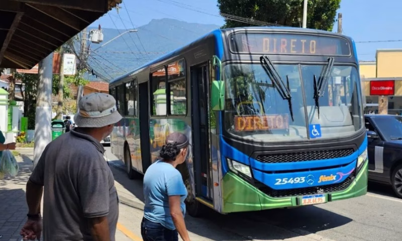 A Prefeitura de Ilhabela divulgou a programação especial do transporte público municipal para atender moradores e turistas durante a virada do ano 2025/2026.