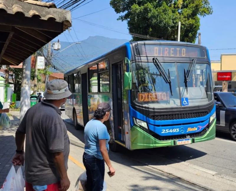 A Prefeitura de Ilhabela divulgou a programação especial do transporte público municipal para atender moradores e turistas durante a virada do ano 2025/2026.