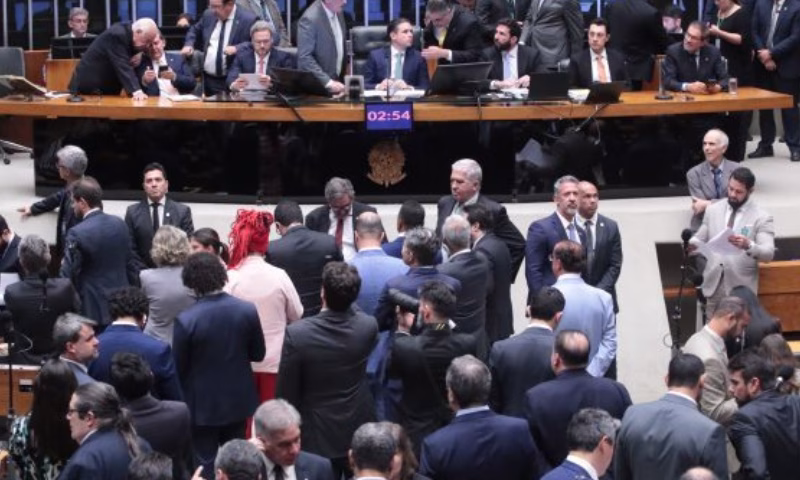 A Câmara dos Deputados aprovou nesta quarta-feira (10) o texto-base do chamado Projeto de Lei da