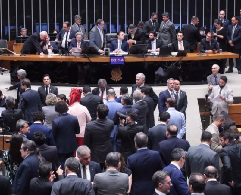 A Câmara dos Deputados aprovou nesta quarta-feira (10) o texto-base do chamado Projeto de Lei da