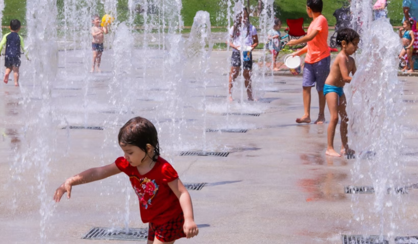 Piscinas verticais funcionam de terça a domingo no verão, em São José dos Campos