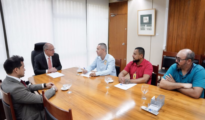 Em reunião com Alckmin, sindicato cobra recursos para a Avibras