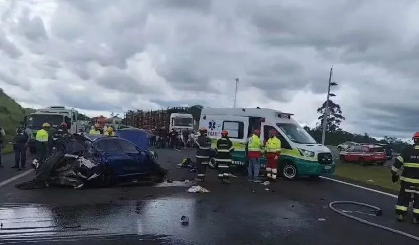 Capotamento de BMW mata motorista e deixa passageira ferida em Jacareí