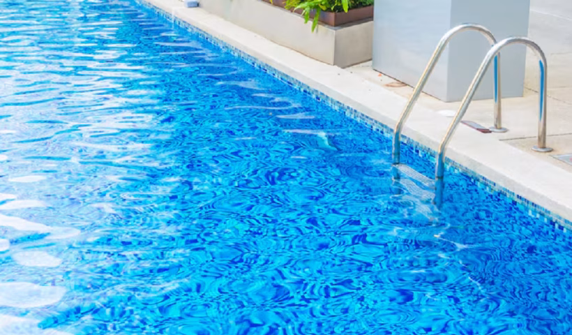 Bebê morre após se afogar em piscina em Jacareí