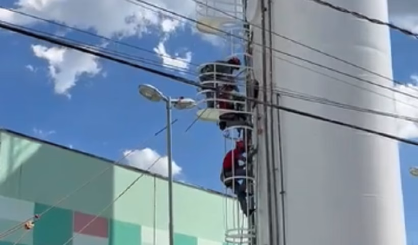 Bombeiros resgatam trabalhadores após mal-estar em caixa d’água em Jacareí