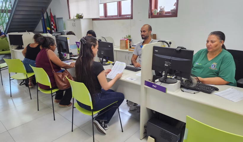 PAT de Ilhabela abre 154 vagas, a maioria com foco no setor de turismo