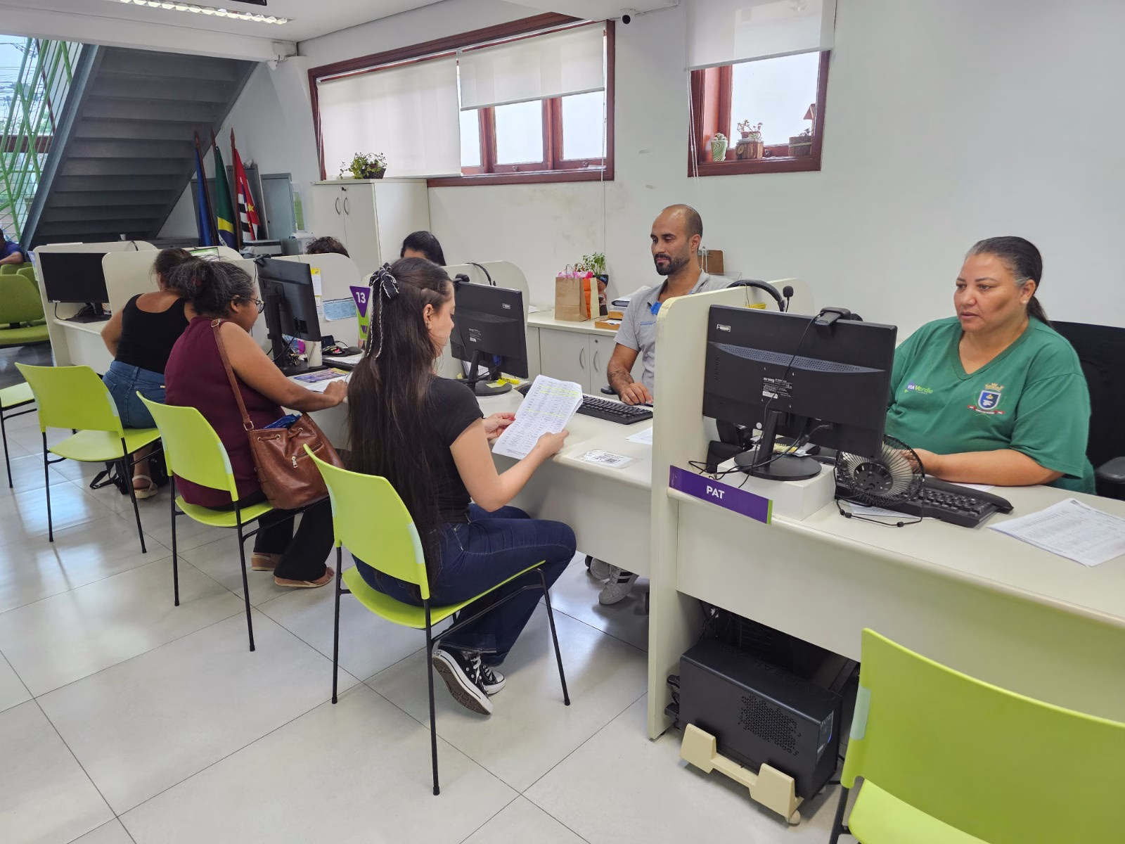 PAT de Ilhabela abre 154 vagas, a maioria com foco no setor de turismo