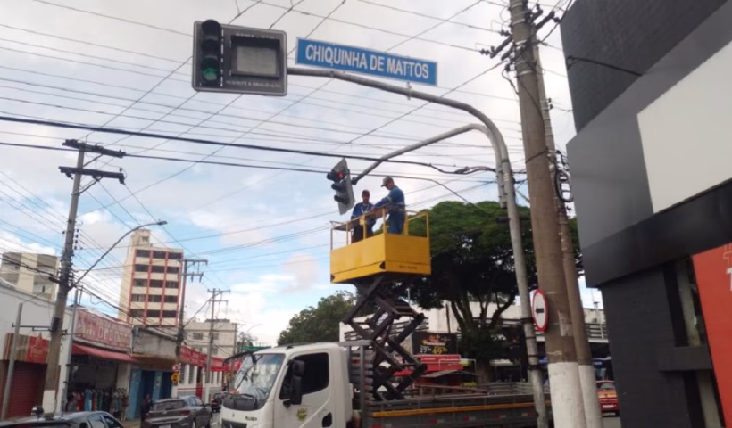 Taubaté inicia sinalização que permite conversão no sinal vermelho