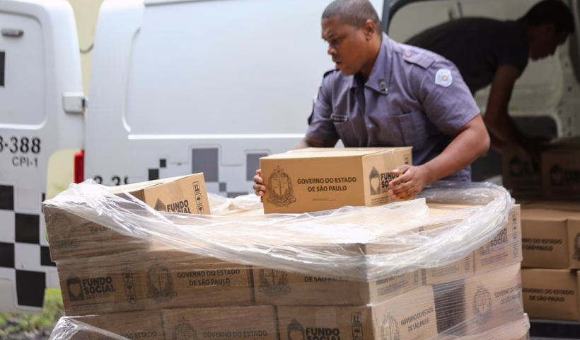 Operação humanitária da PM entrega cestas em Ubatuba, Caraguá e Ilhabela