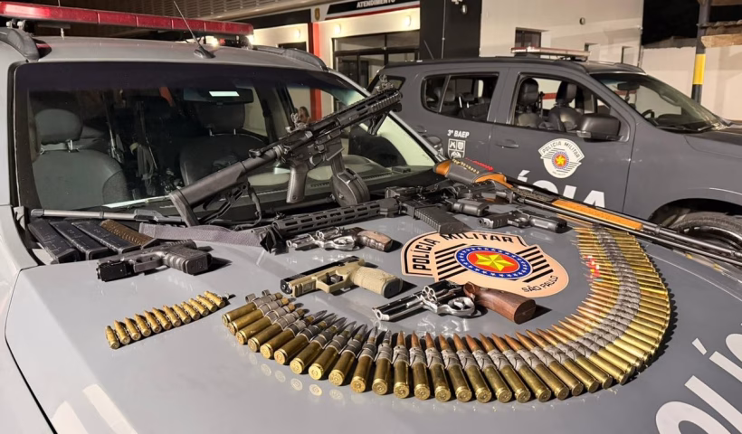 Homem é preso com arsenal de armas e munições em pousada do Litoral Norte