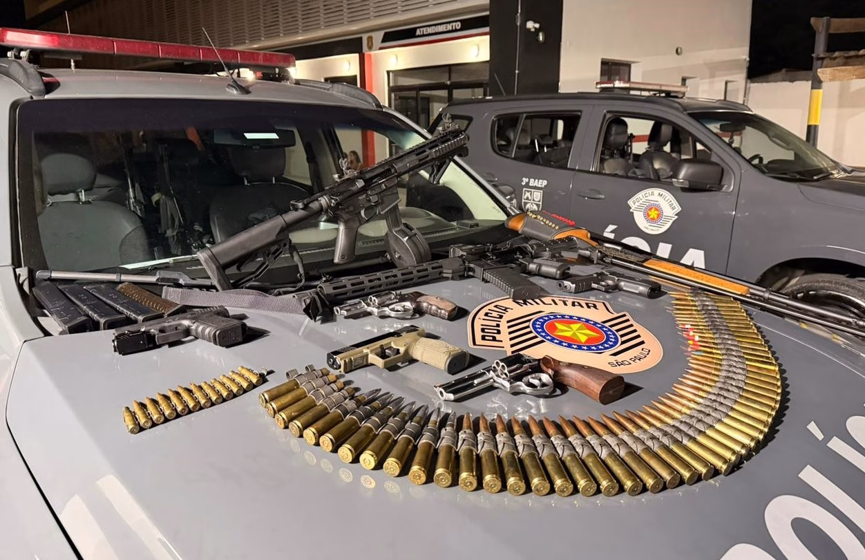 Homem é preso com arsenal de armas e munições em pousada do Litoral Norte