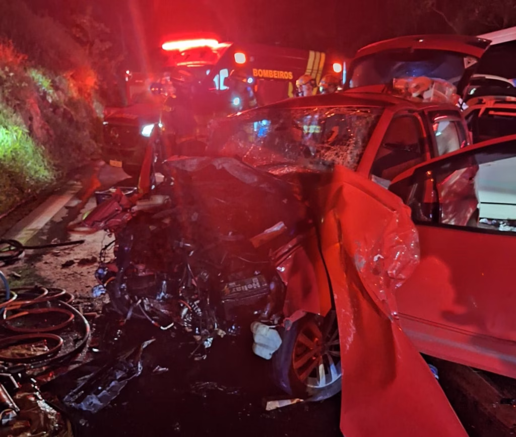 Mãe e filho morrem em acidente na Floriano Rodrigues Pinheiro, em Pindamonhangaba
