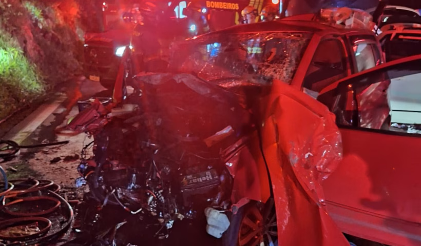 Mãe e filho morrem em acidente na Floriano Rodrigues Pinheiro, em Pindamonhangaba