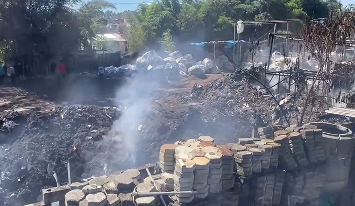 Mais um depósito de reciclagem pega fogo em cidade do Vale