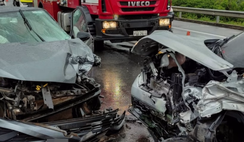 Grave acidente na SP-52 deixa seis feridos em Cruzeiro