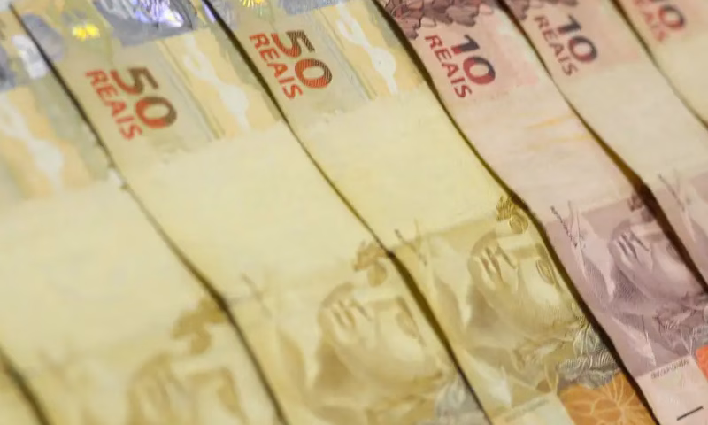 O novo valor do salário mínimo nacional, fixado em R$ 1.621, passou a valer em todo o país a partir desta quinta-feira, 1º de janeiro.