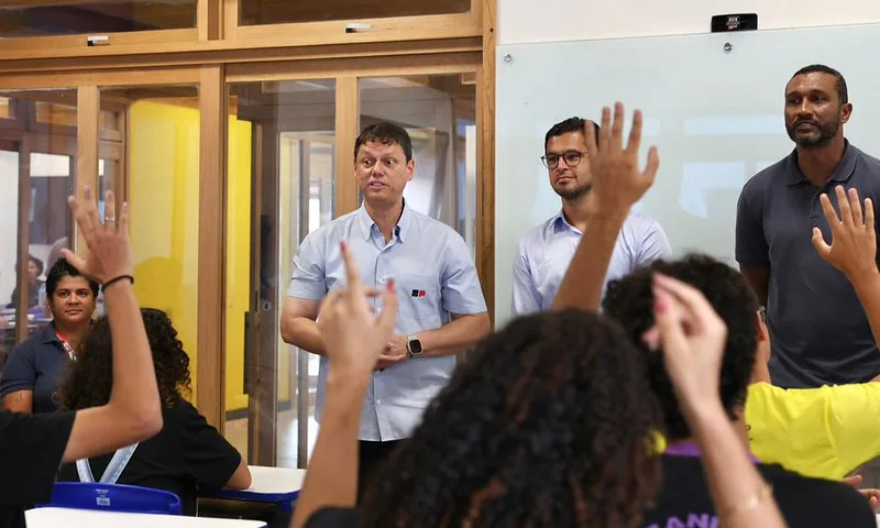 Governador abre ano letivo em São Sebastião e entrega escolas reconstruídas após chuvas