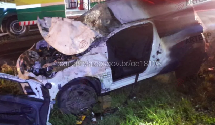 Motorista morre após capotamento na rodovia Carvalho Pinto
