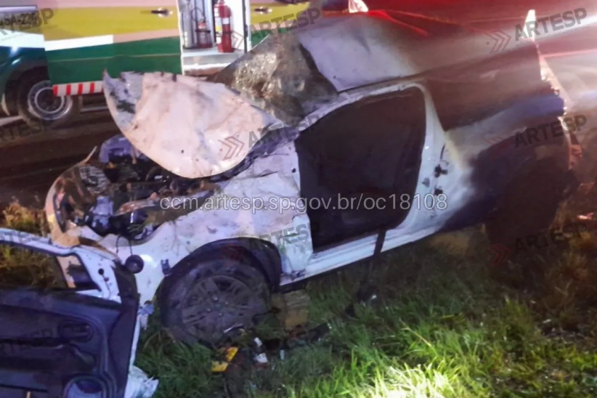 Motorista morre após capotamento na rodovia Carvalho Pinto