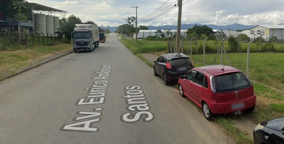Motociclista morre após colidir contra caminhão em Taubaté
