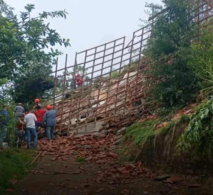 Defesa Civil busca por homem desaparecido após deslizamento em Natividade da Serra