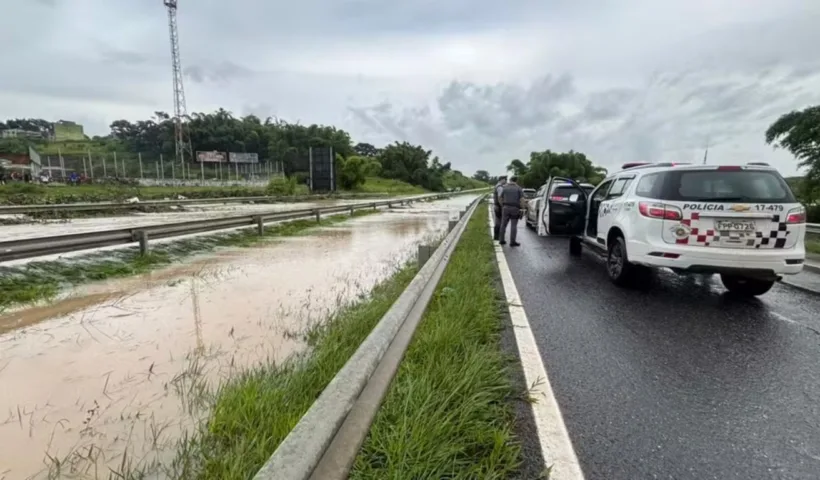 Floriano Rodrigues Pinheiro está totalmente interditada entre Taubaté e Campos do Jordão