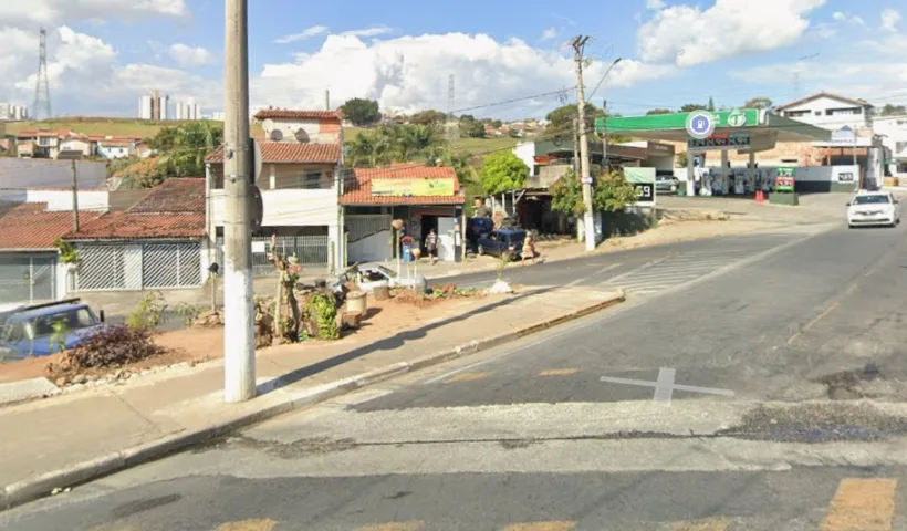 Bandidos em um cicleta roubam celular e atiram contra jovem em Jacareí