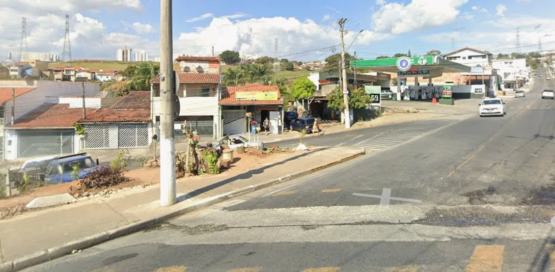 Bandidos em um cicleta roubam celular e atiram contra jovem em Jacareí