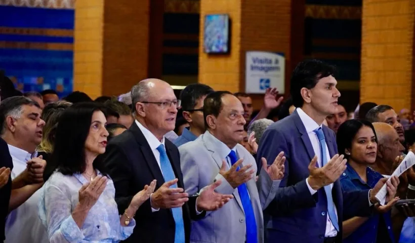 Presidente em exercício, Alckmin visita Santuário de Aparecida